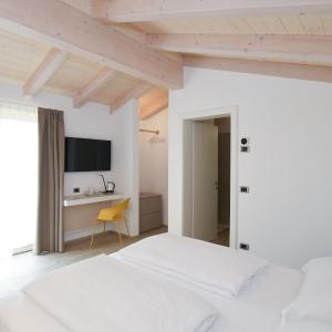 Deluxe Double Room with Balcony and Vineyard View