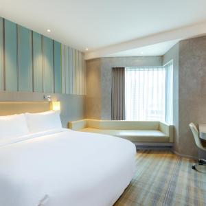Standard Queen Room with Walk-In Shower
