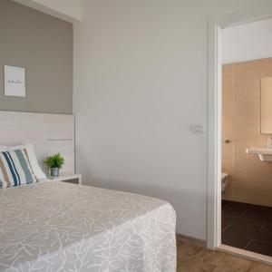 Deluxe Double Room with Balcony and Sea View