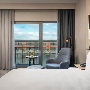 Standard King Room - Lounge Access