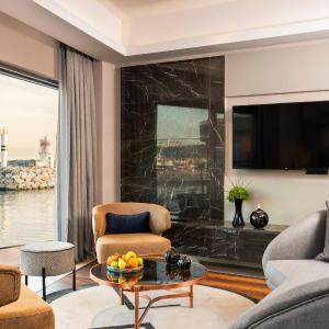 King Suite with Sea View - Non-Smoking