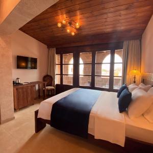 Double Room (with view over the old city and courtyard)
