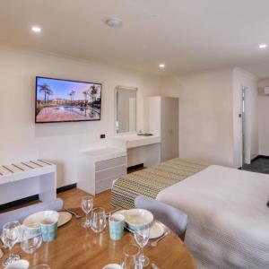 Standard Queen Triple Room