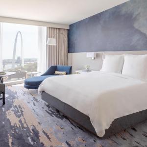 King Room with Arch View