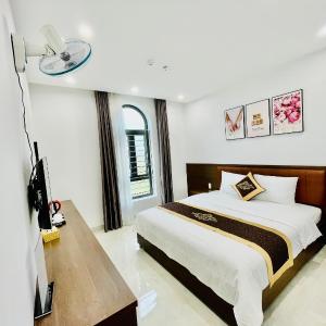 Deluxe Double Room (2 Adults + 1 Child)