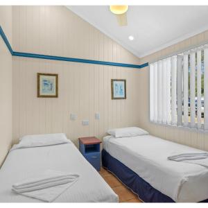 Deluxe 2 Bedroom Cabin - Sleeps 4