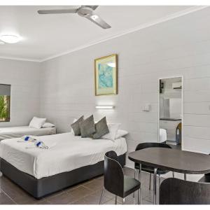 Standard Studio Cabin - Sleeps 4