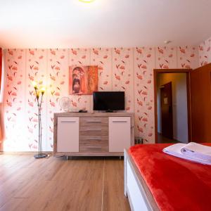 Deluxe Two-Bedroom Apartment