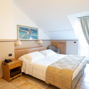 Double or Twin Room with City View