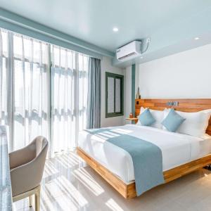 Two-Bedroom Suite with Partial Sea View (Free Return Airport Transport)