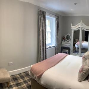 Castle Lodge Room