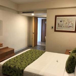 Deluxe Room (2 Adults + 1 Child)