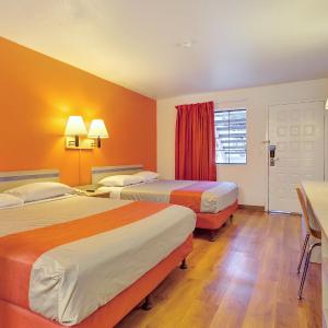 Double Room with Two Double Beds - Non-Smoking