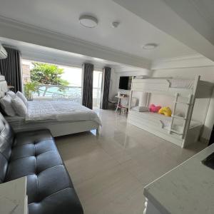 King Suite with Sea View