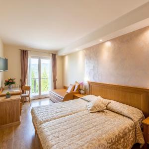 Quadruple Room with Mountain View