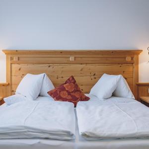 Deluxe Double Room (2 Adults + 1 Child)