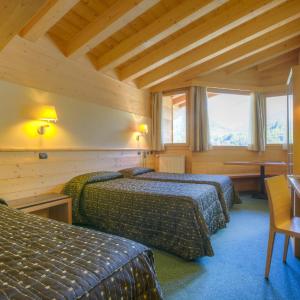 Standard Triple Room with Mountain View