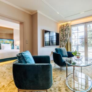 Deluxe Suite