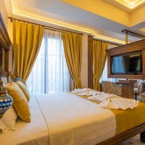 Corner Double Room