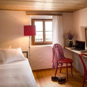 Single Room with Shared Toilet