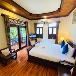 Junior Suite with Balcony
