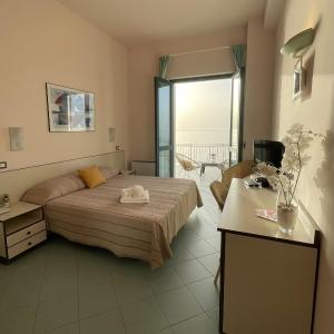 Double or Twin Room with Sea View