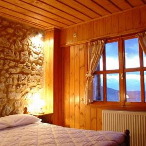 Studio with Fireplace (2 - 3 Adults)