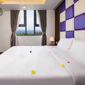 Deluxe Double Room with Balcony and Sea View