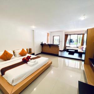 Grand Deluxe Double Room with Pool View