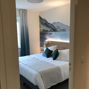 One-Bedroom Apartment with Terrace