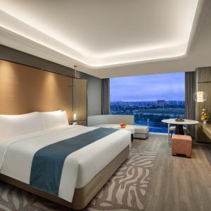 Deluxe King Room with Lake View