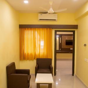 King Studio with Sofa Bed