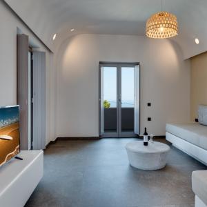 Deluxe Suite with Outdoor Hot Tub & Sea View