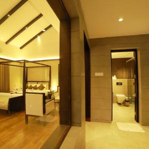 Jacuzzi Villa with Complimentary Pedal Boat & Zip Lining