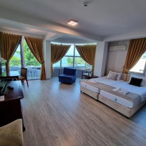 Superior Double Room with Lake View and Balcony