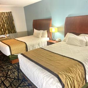 Queen Room with Two Queen Beds - Smoking