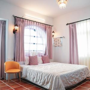 Deluxe Double Room with Balcony with Garden View