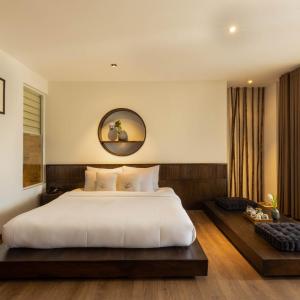 Cochin Signature Suite with Floating Breakfast, Spa Credits and Free minibar