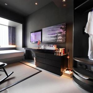 Business Queen Room
