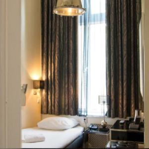Small Single Room - Street Side - Ground Floor