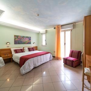 Standard Triple Room with Sea View