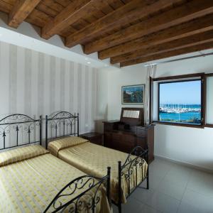 Double or Twin Room with Sea View