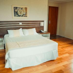 Queen Suite with Spa Bath