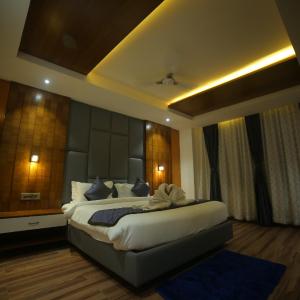 Deluxe King Suite