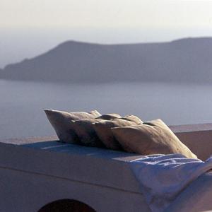 Honeymoon Suite with Outdoor Dip Pool and Caldera View