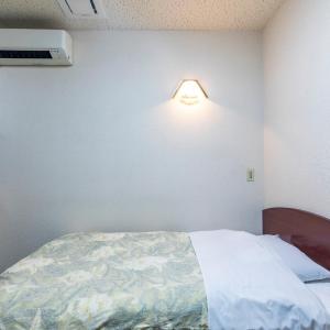 Single Room with Shared Bathroom - Smoking
