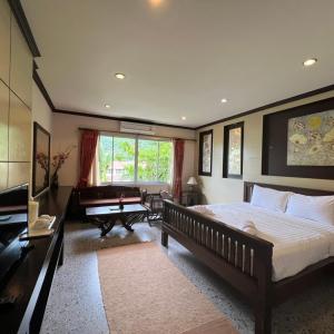 Deluxe Double or Twin Room
