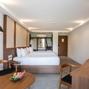 Deluxe Double or Twin Room with Balcony