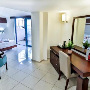 Double Room with Side Sea View and Private Pool