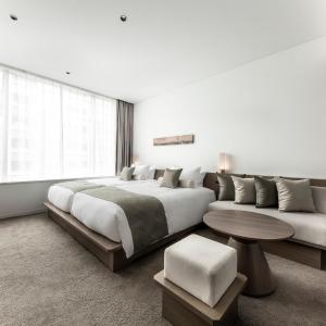 Superior Twin Room with Lounge Access - Non-Smoking